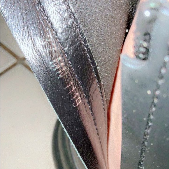 Louis VUTTION leather boots
I got them from Vestiaire .com - Picture 2 of 3